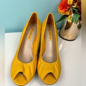 Bandolino yellow leather cork wedges shoes, size 8.5, new condition no box